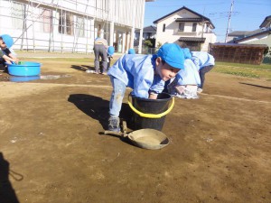 2020 12月16日　年長クラス　砂場倉庫掃除