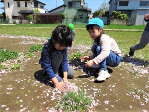 2021　4月15日　年中・年長クラス　花びら集め