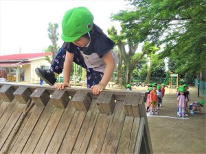 2021　5月24日　年中クラス　遊具に挑戦