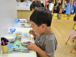 昼食準備・昼食 (14)