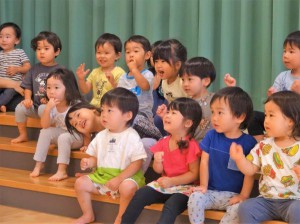 2022　7月22日　２歳つくし組　雨の日のホール