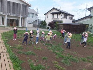 中さくら鉄棒戸外 (3)_R