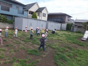 中さくら鉄棒戸外 (4)_R