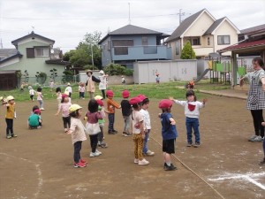 2023　5月1日　年少クラス　廿日大根の観察・ダンスタイム